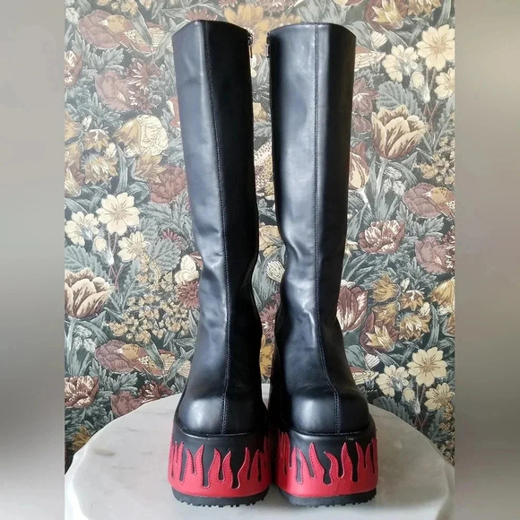 Y2K NWOT Flame Platform Boots — Rare Vintage Alt Goth Size 8 - Picture 4 of 4
